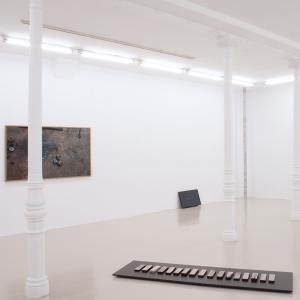Vista de la exposición UN PUNTO FIJO PARA ORIENTARSE. F2 Galería. Madrid, España. Diciembre 2023 - Enero 2024